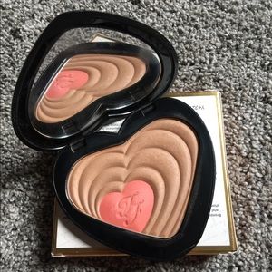 Too Faced
LE Carrie & Big blushing bronzer